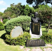 黎焕颐纪念碑：诗魂永驻，岁月铭记